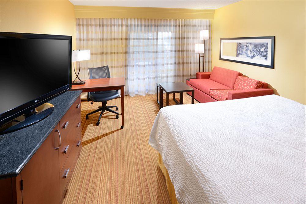 Hotel Courtyard By Marriott Dallas In Legacy Park