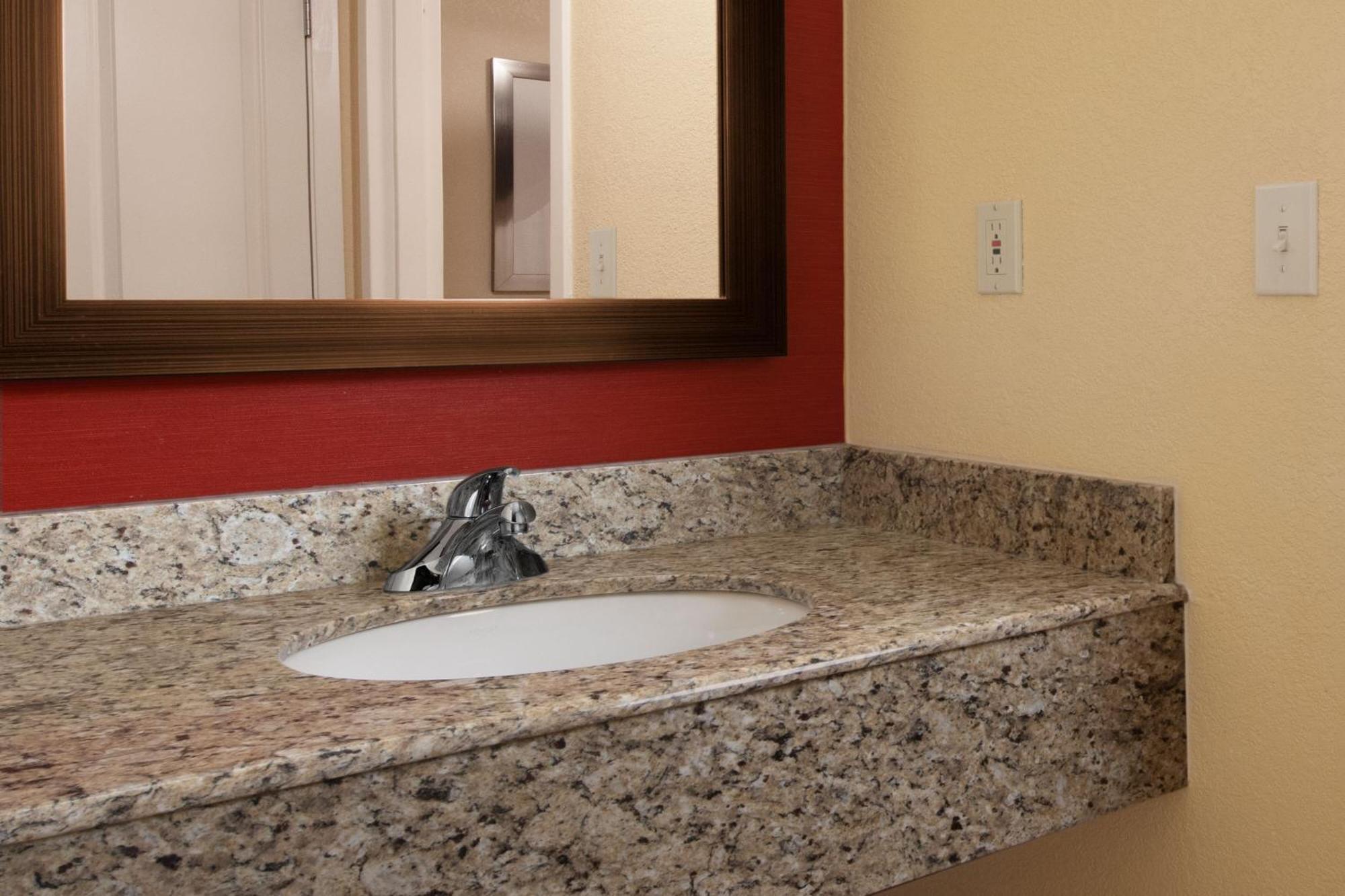 Courtyard By Marriott Dallas In Legacy Park 3* Plano