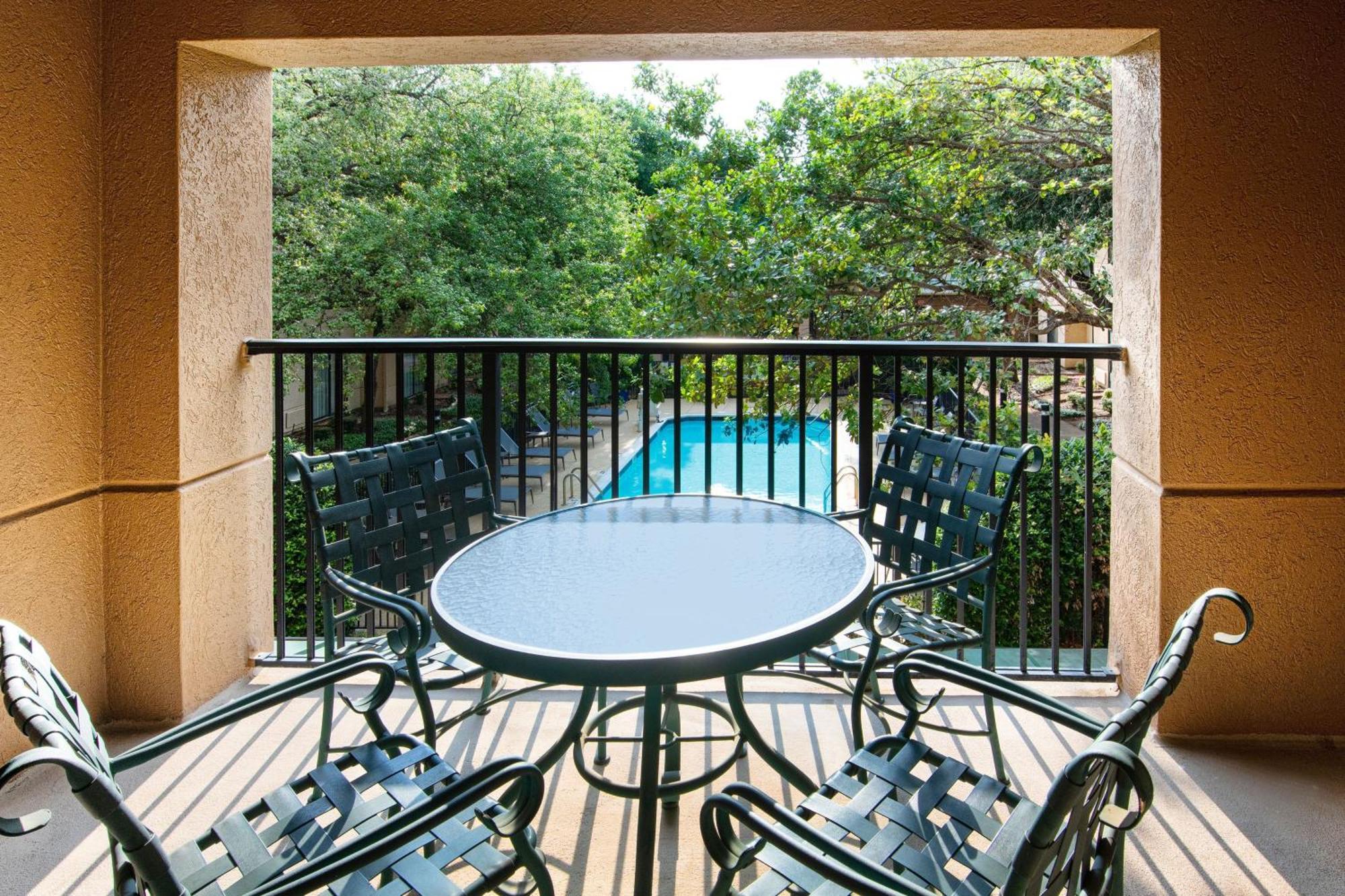 Courtyard By Marriott Dallas In Legacy Park