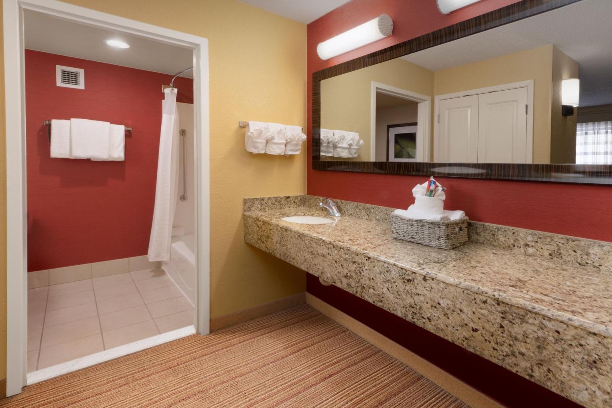 Hotel Courtyard By Marriott Dallas In Legacy Park Plano