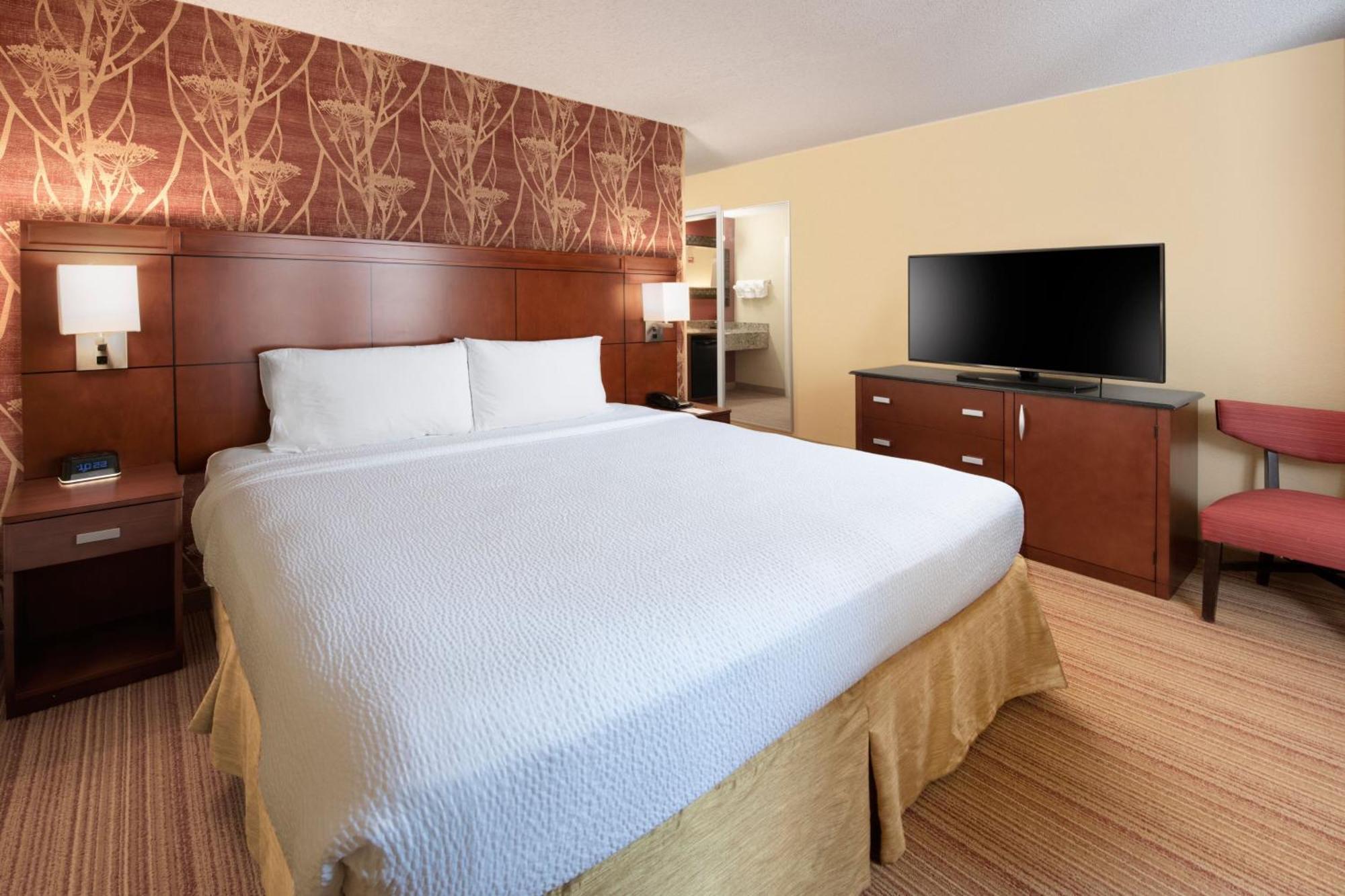 Hotel Courtyard By Marriott Dallas In Legacy Park 3*
